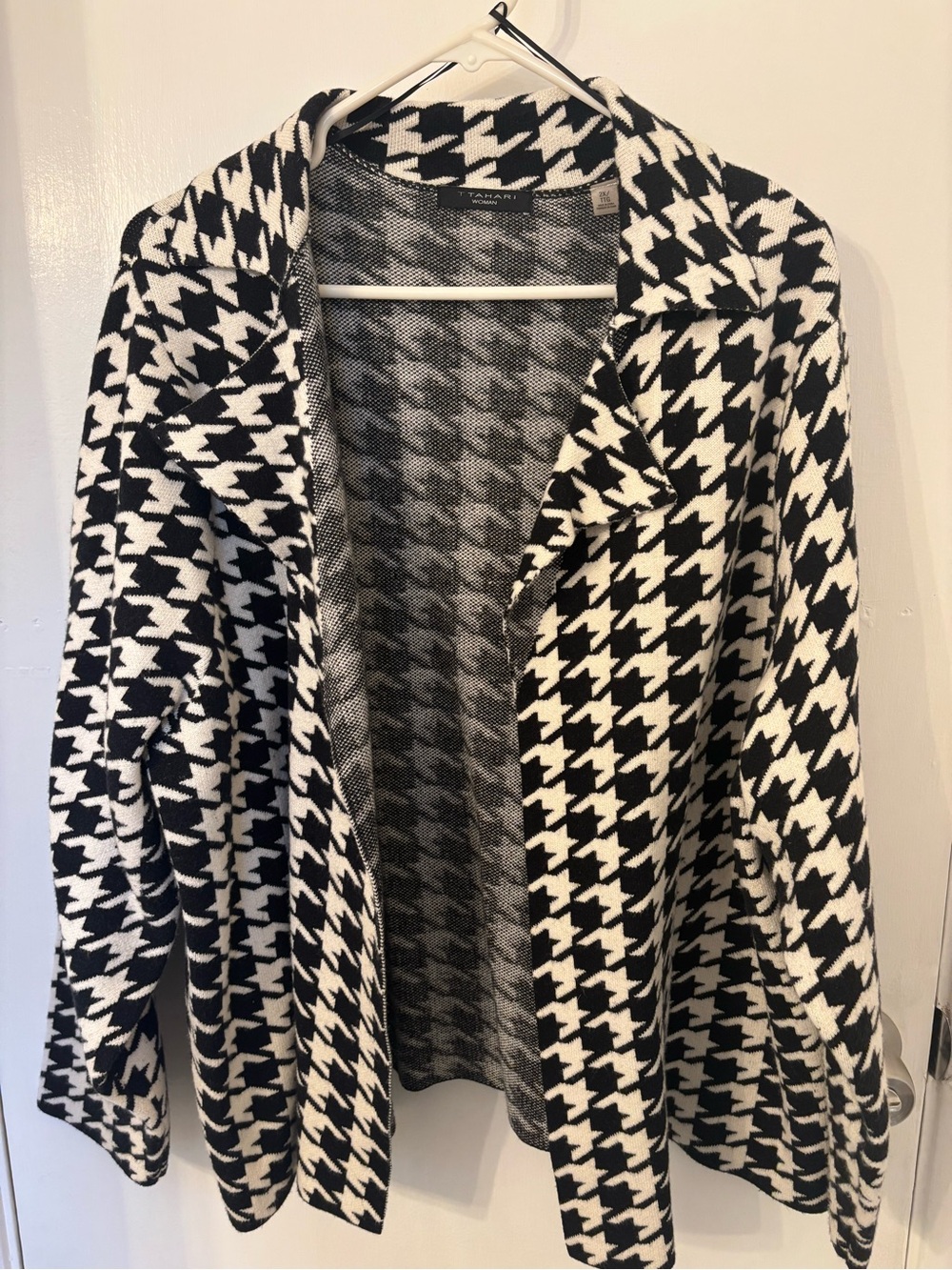 T Tahari Black and White Houndstooth Open-Front Blazer